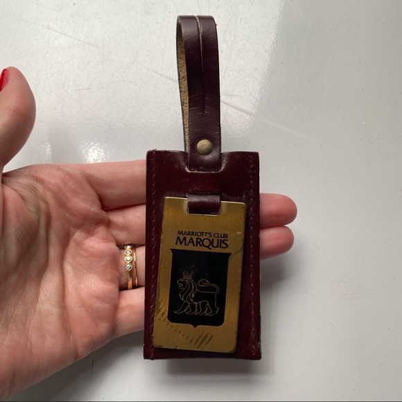 Vintage leather Marriott Club Marquis luggage tag - Picture 2 of 8